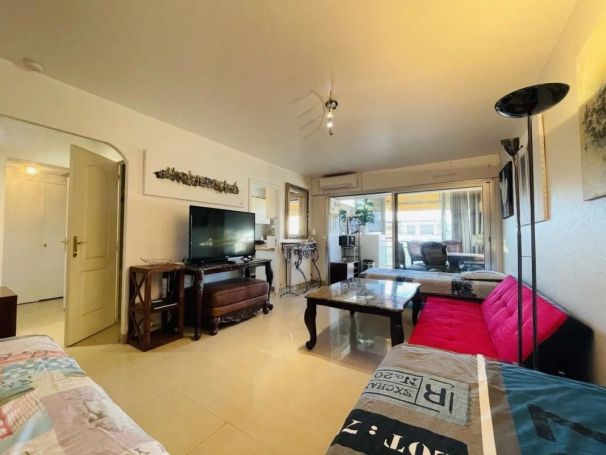 A louer APPARTEMENT T2 51 M2 TERRASSE BORD DE MER CANNES