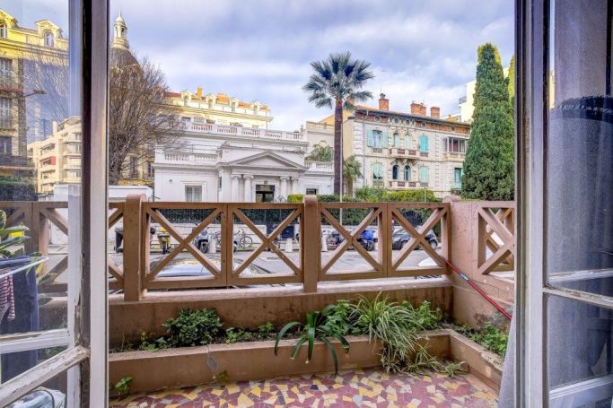 A louer STUDIO  34 M2 TERRASSE BORD DE MER NICE