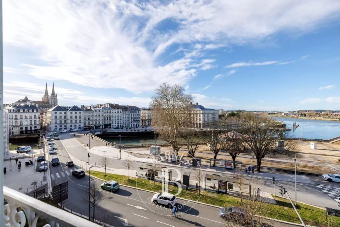 A louer APPARTEMENT T5 182 M2  BAYONNE