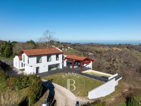 A vendre MAISON CONTEMPORAINE 10 PIECES 240 M² VUE MER ET MONTAGNE  URRUGNE