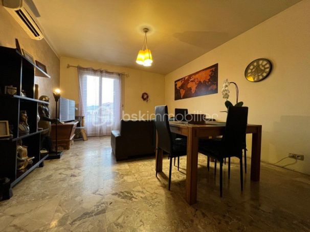 A vendre APPARTEMENT T4 95 M2 BORD DE MER AJACCIO