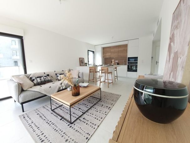 A vendre APPARTEMENT DE PRESTIGE T3 70 M2 TERRASSE BORD DE MER MARSEILLE