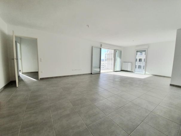 A vendre APPARTEMENT DUPLEX NEUF T4 101 M2 TERRASSE BORD DE MER MARSEILLE