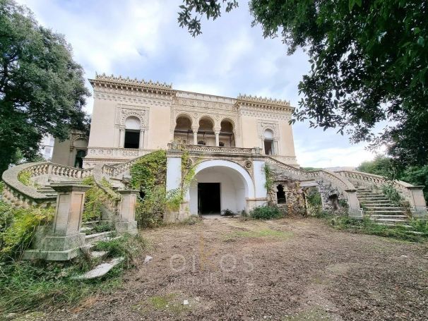 A vendre Prestigieuse villa historique 35 PIECES Lecce