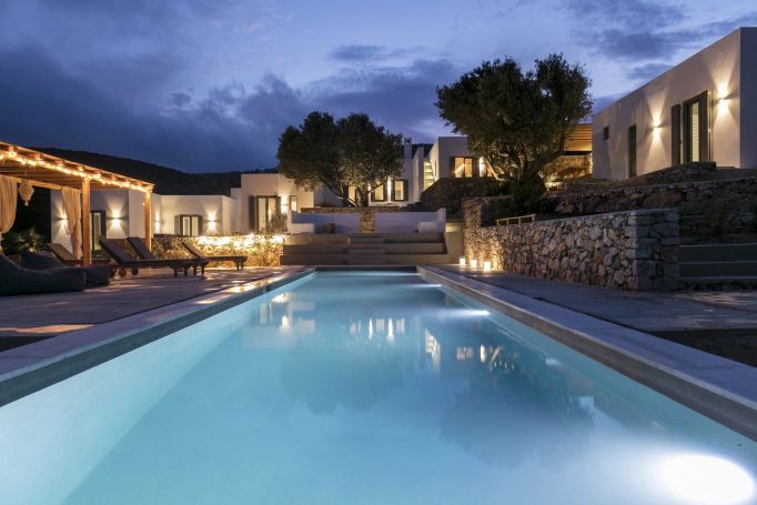 A vendre Magnifique Villa moderne  7 PIECES 230 M² PAROS