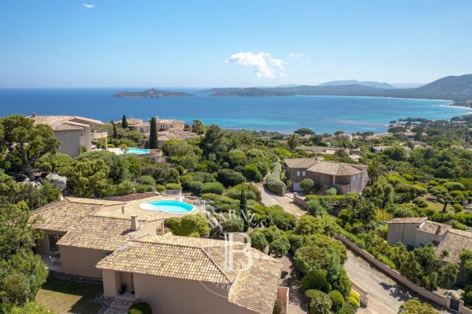 A vendre Villa d'architecte 6 PIECES 180 M² vue Mer et montagnes plage A  pied  SAINTE LUCIE DE PORTO VECCHIO