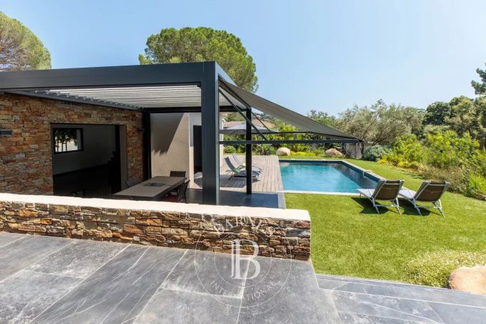 A vendre Villa contemporaine 5 PIECES 133 M² PROCHES plages St Cyprien et Pinarello  SAINTE LUCI DE PORTO VECCHIO
