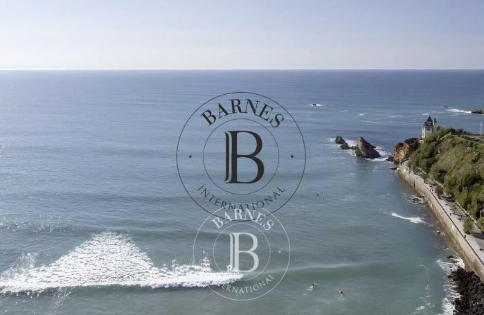 A vendre VILLA 8 PIECES 250 M² RENOVEE VUE MER BIARRITZ