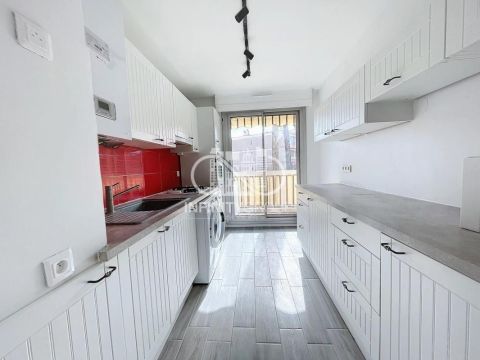 A louer APPARTEMENT T3 60 M2 BORD DE MER CANNES