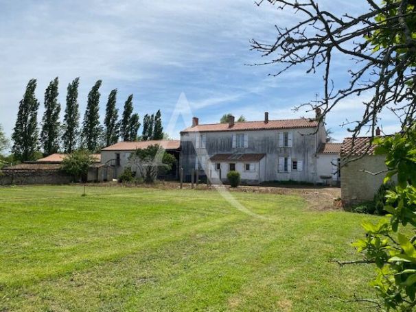 A vendre MAISON  9 PIECES 250 M2  ANGLES
