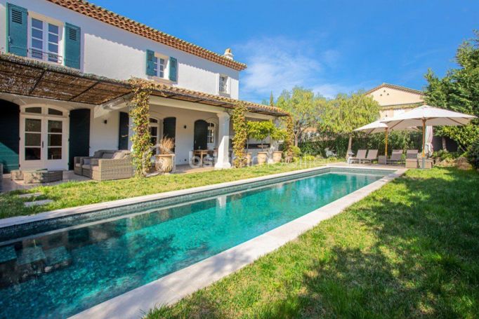 A louer MAISON  5 PIECES 210 M2 BORD DE MER SAINT TROPEZ