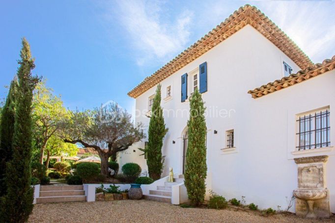 A louer MAISON  5 PIECES 210 M2 BORD DE MER SAINT TROPEZ