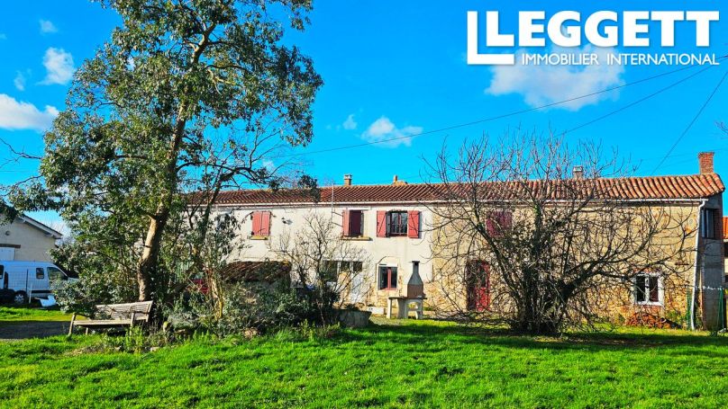 A vendre LONGèRE  8 PIECES 215 M2  SAINT HILAIRE LE VOUHIS