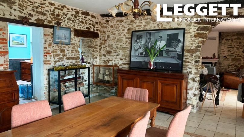 A vendre LONGèRE  8 PIECES 215 M2  SAINT HILAIRE LE VOUHIS