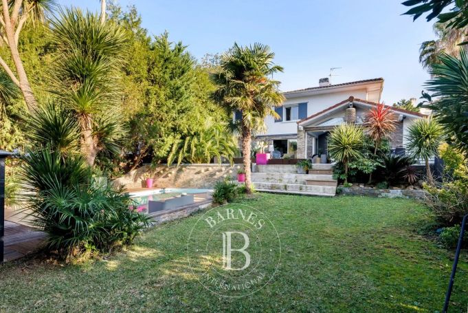 A vendre TRES BELLE MAISON CONTEMPORAINE 8 PIECES 301 M² PARC D'HIVER  BIARRITZ