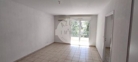 A vendre APPARTEMENT T2 39 M2 TERRASSE  SAINT ZACHARIE