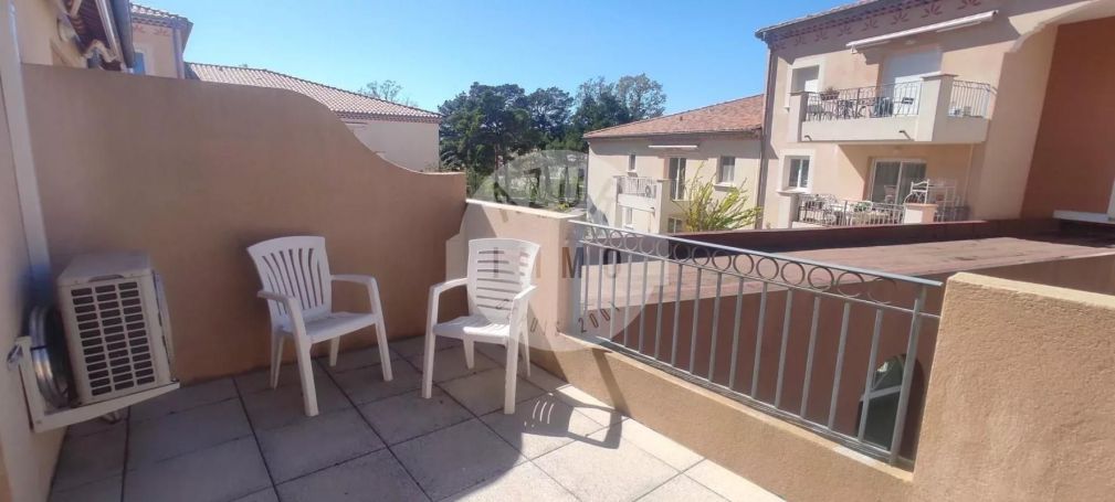 A vendre APPARTEMENT T2 39 M2 TERRASSE  SAINT ZACHARIE