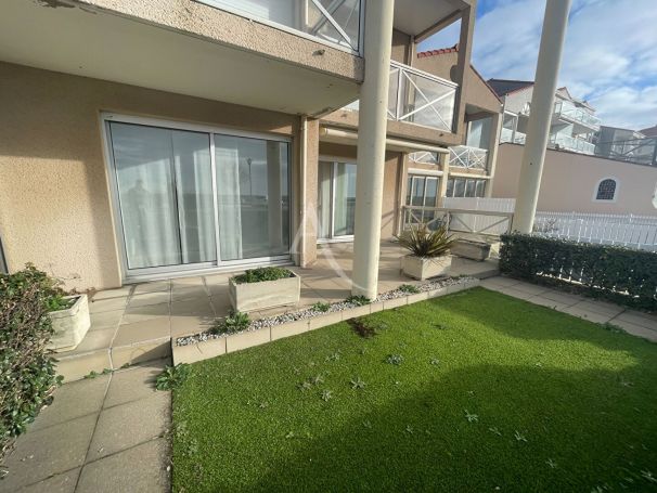 A vendre APPARTEMENT T3 72 M2 TERRASSE PIEDS DANS L'EAU JARD SUR MER