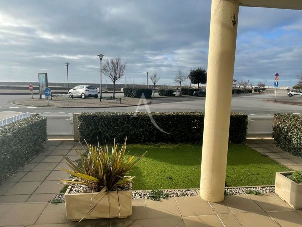 A vendre APPARTEMENT T3 72 M2 TERRASSE PIEDS DANS L'EAU JARD SUR MER