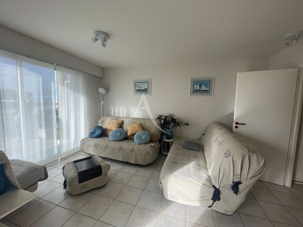 A vendre APPARTEMENT T3 72 M2 TERRASSE PIEDS DANS L'EAU JARD SUR MER