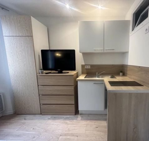A louer APPARTEMENT T2 22 M2 BORD DE MER VALLAURIS
