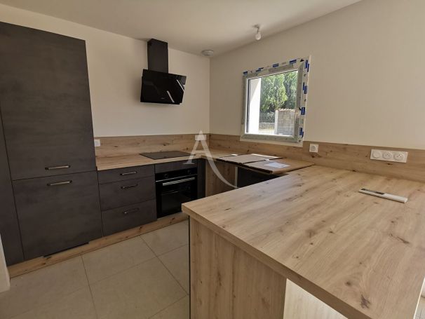 A vendre MAISON  5 PIECES 92 M2 BORD DE MER TALMONT SAINT HILAIRE
