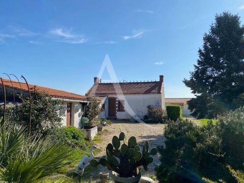 A vendre MAISON  5 PIECES 92 M2 BORD DE MER LONGEVILLE SUR MER