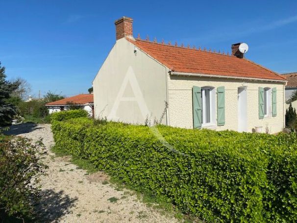 A vendre MAISON  5 PIECES 92 M2 BORD DE MER LONGEVILLE SUR MER