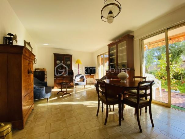 A louer APPARTEMENT DE PRESTIGE T3 65 M2 TERRASSE BORD DE MER SANARY SUR MER