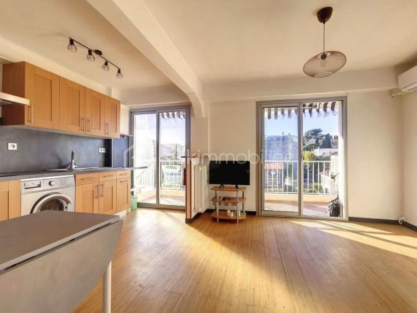 A louer APPARTEMENT T2 50 M2 TERRASSE BORD DE MER CANNES