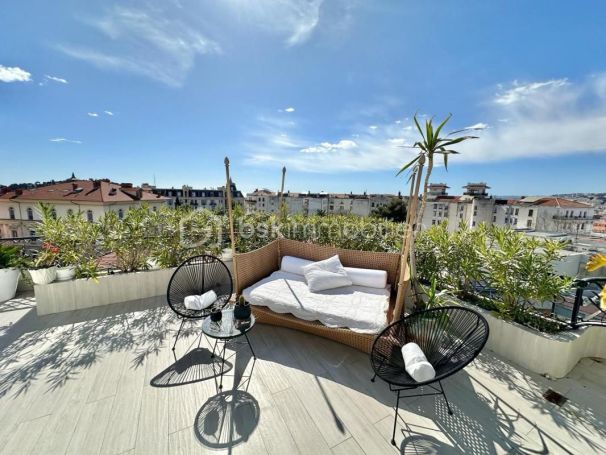 A louer LOFT DE PRESTIGE T3 92 M2 TERRASSE BORD DE MER NICE