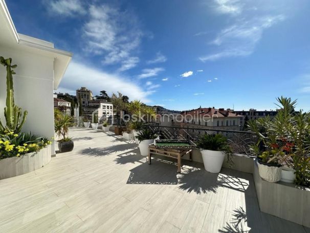 A louer LOFT DE PRESTIGE T3 92 M2 TERRASSE BORD DE MER NICE