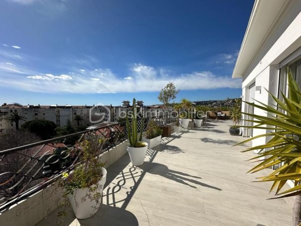 A louer LOFT DE PRESTIGE T3 92 M2 TERRASSE BORD DE MER NICE