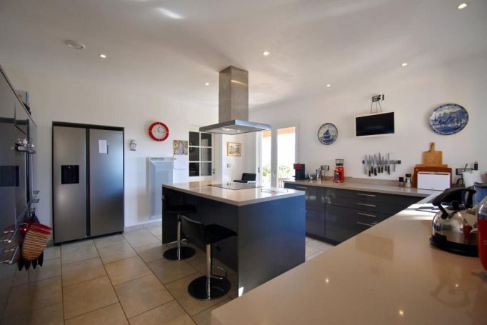 A vendre MAISON  6 PIECES 235 M2 BORD DE MER BEZIERS