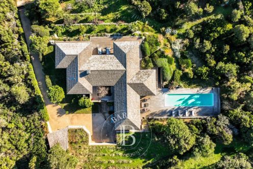 splendide villa d'architecte 8 pieces 290 m² vue mer plage a pieds Pianottoli-Caldarello