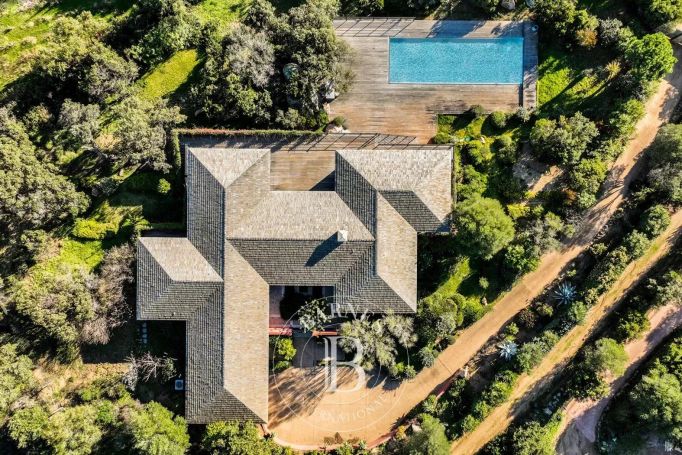 A vendre magnifique villa 8 pieces 269 m² vue mer plage a pieds Pianottoli-Caldarello