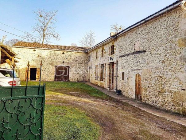 A louer GîTE  PUJOLS