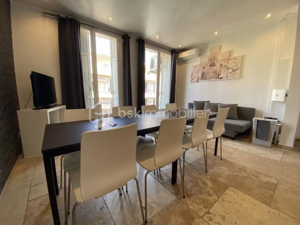 A louer APPARTEMENT T5 77 M2 BORD DE MER TOULON