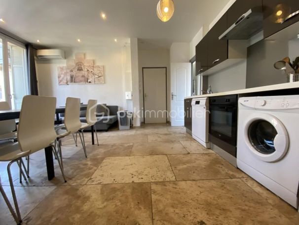 A louer APPARTEMENT T5 77 M2 BORD DE MER TOULON