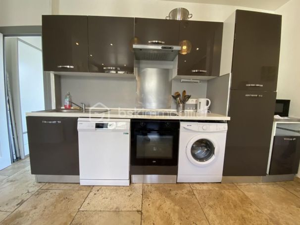 A louer APPARTEMENT T5 77 M2 BORD DE MER TOULON