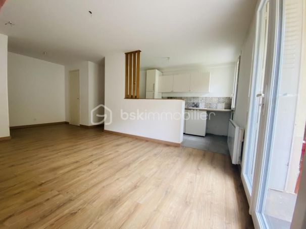 A louer APPARTEMENT T3 54 M2 BORD DE MER TOULON