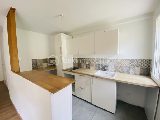 A louer APPARTEMENT T3 54 M2 BORD DE MER TOULON