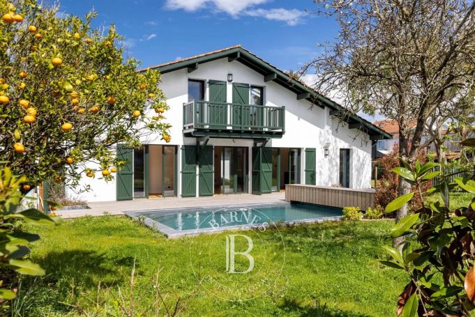 A vendre tres belle villa 6 pieces 172 m² ENTRE MER ET GOLF anglet