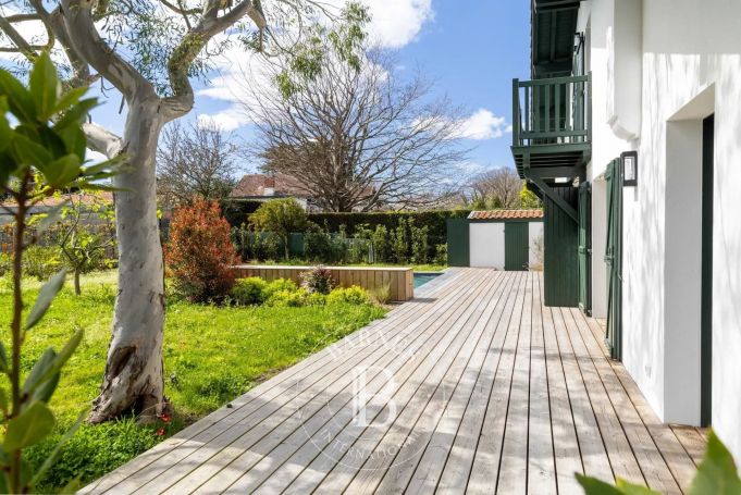 A vendre tres belle villa 6 pieces 172 m² ENTRE MER ET GOLF anglet