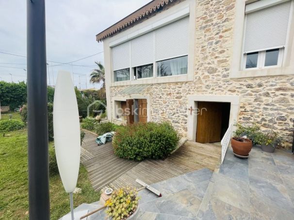 A louer MAISON  DE MAîTRE BORD DE MER SETE