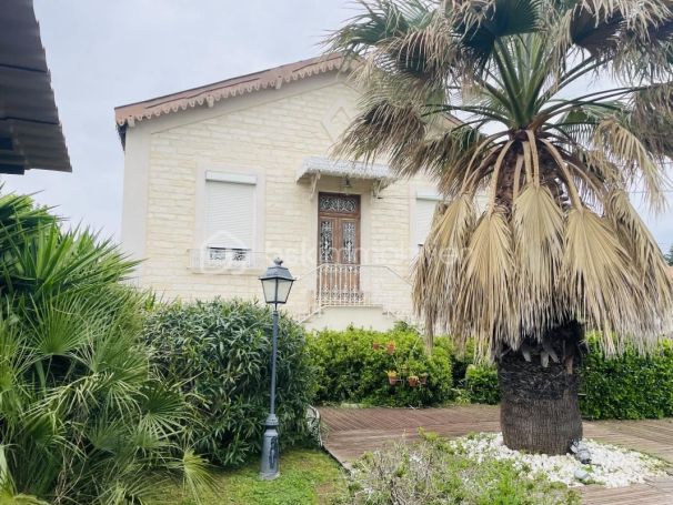 A louer MAISON  DE MAîTRE BORD DE MER SETE