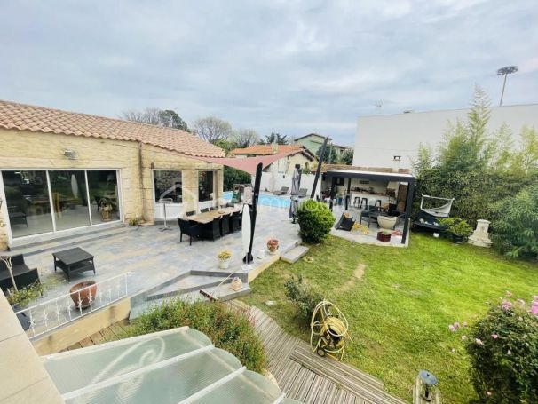 A louer MAISON  DE MAîTRE BORD DE MER SETE