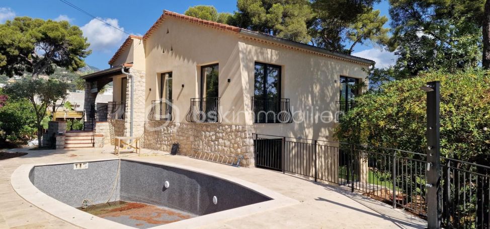 A louer MAISON  5 PIECES 229 M2 BORD DE MER ROQUEBRUNE CAP MARTIN