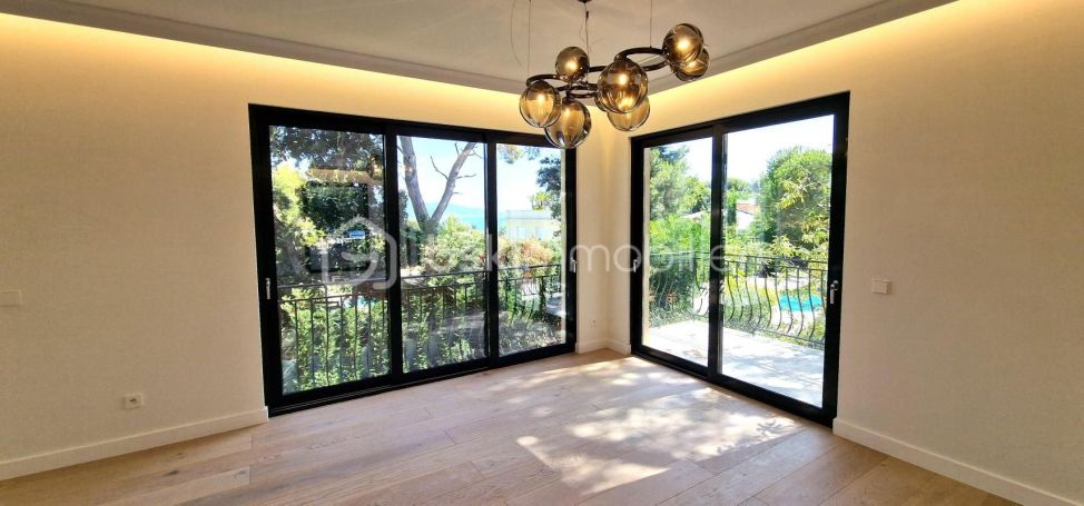 A louer MAISON  5 PIECES 229 M2 BORD DE MER ROQUEBRUNE CAP MARTIN