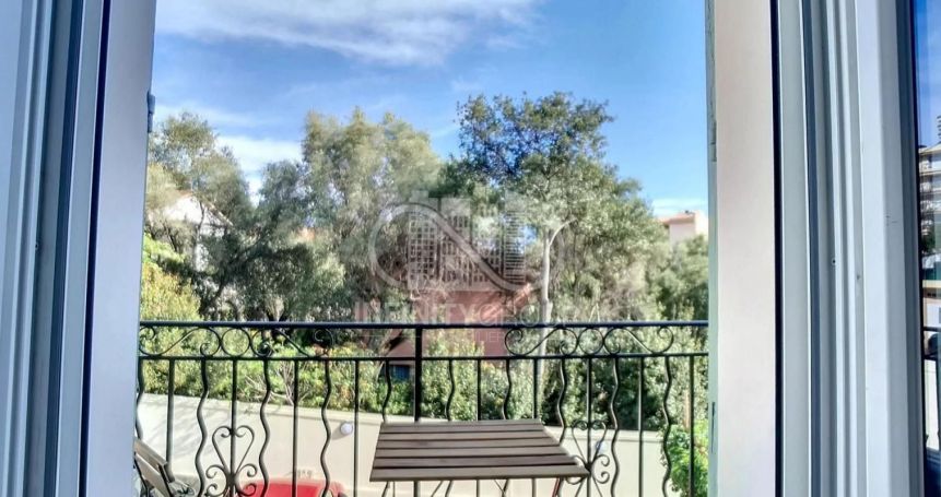 A louer STUDIO NEUF  27 M2 BORD DE MER CANNES